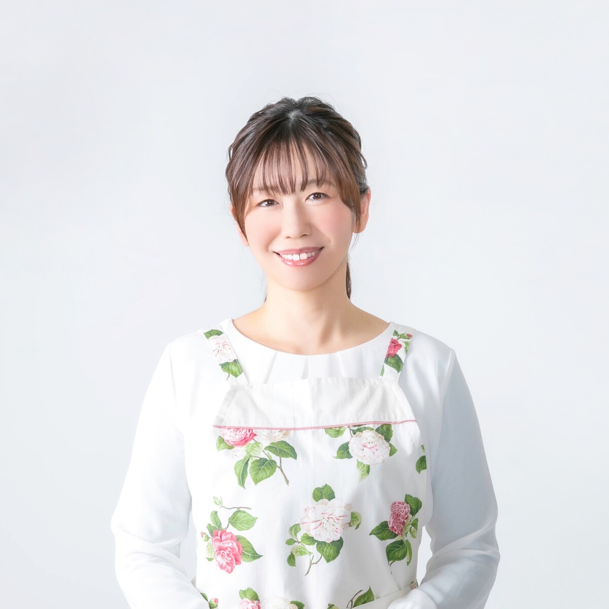 広田千尋_プロフィール写真_エプロン（正方形1200px）.jpg